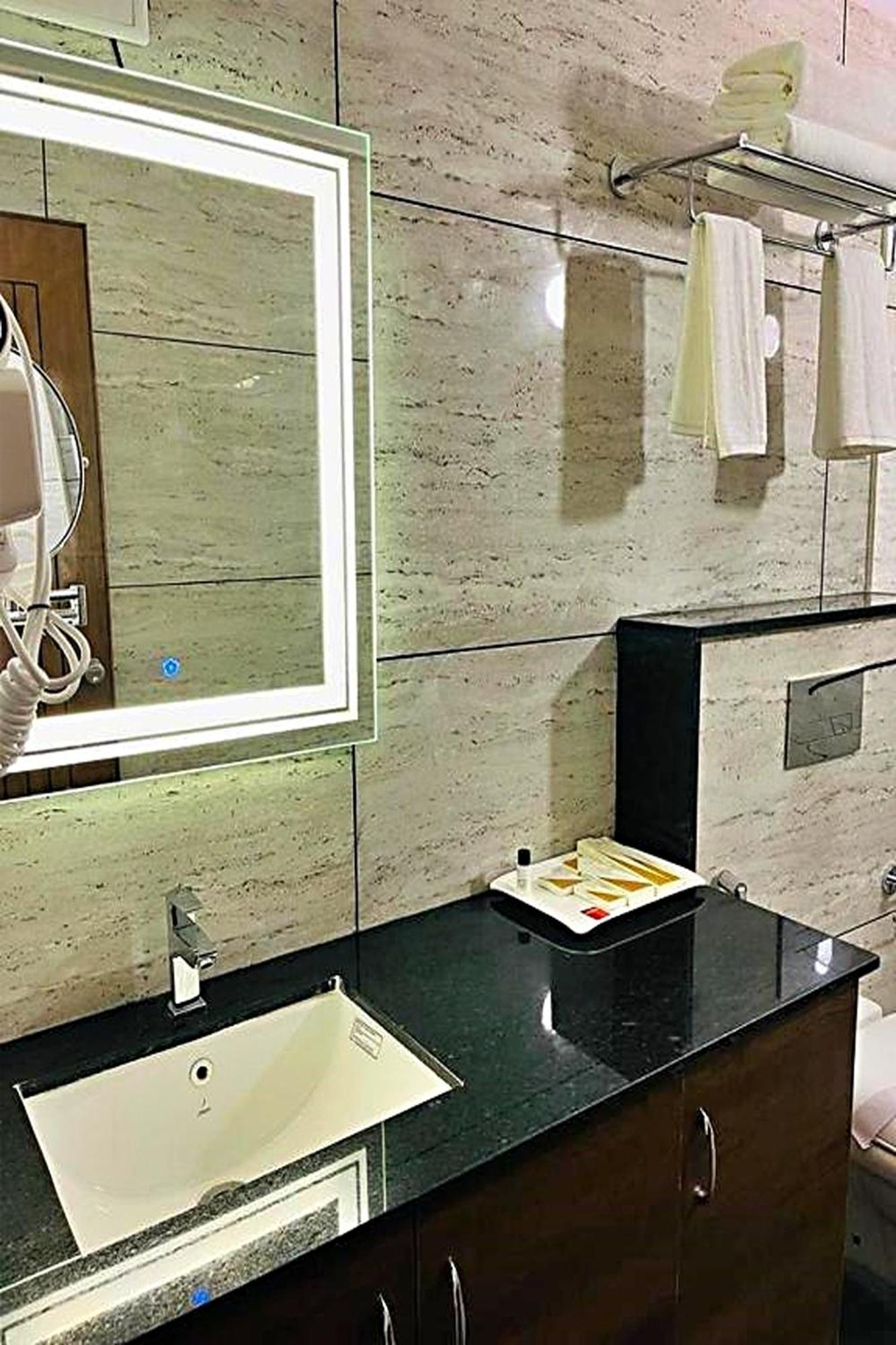 Hotel Sunlight Inn 뉴델리 외부 사진